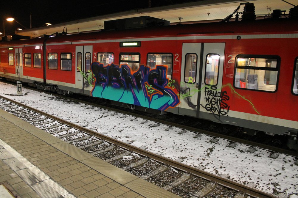 Graffiti Train - Photo by Marieundjana - fbn