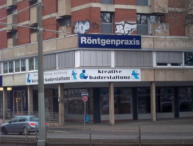 Graffiti Bombing - Photo by Marieundjana - dq, bf