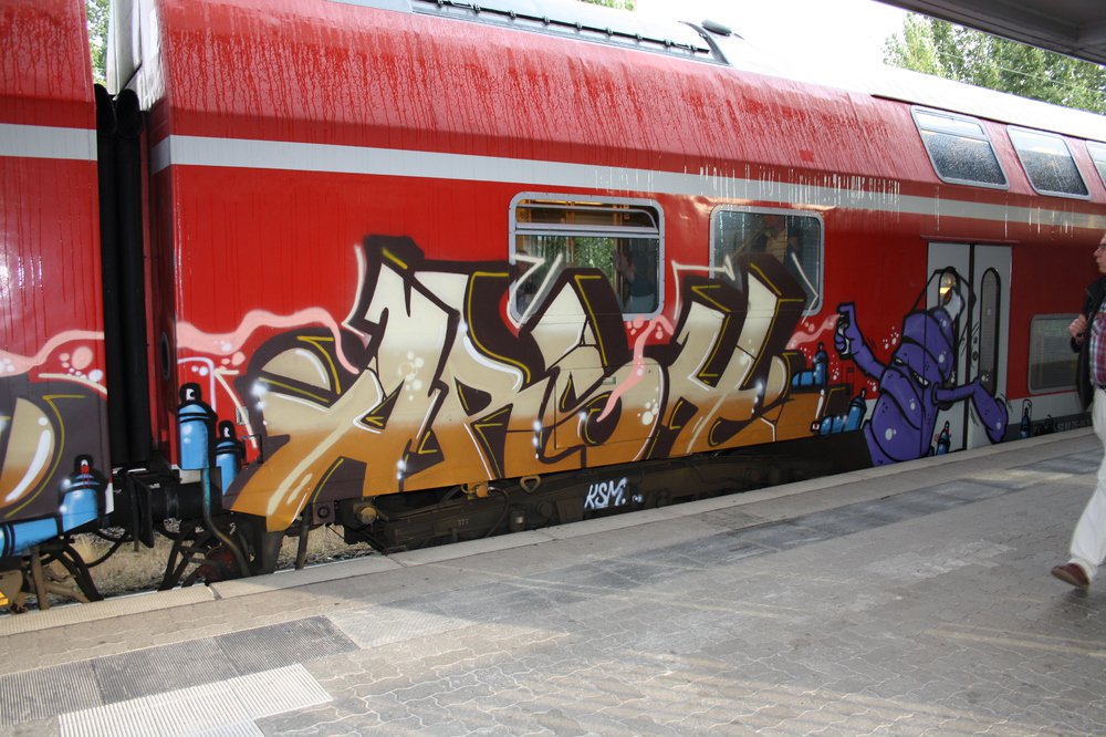 Graffiti Train - Photo by Marieundjana - arsh