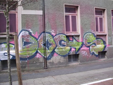 Graffiti Bombing - Photo by Marieundjana - doqs