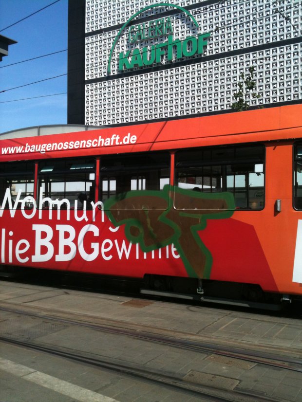 Graffiti Train - Photo by Marieundjana - bf