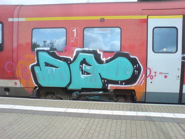 Graffiti Train - Photo by Marieundjana - dq