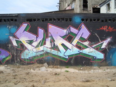 Graffiti Wall - Photo by Marieundjana - fnak