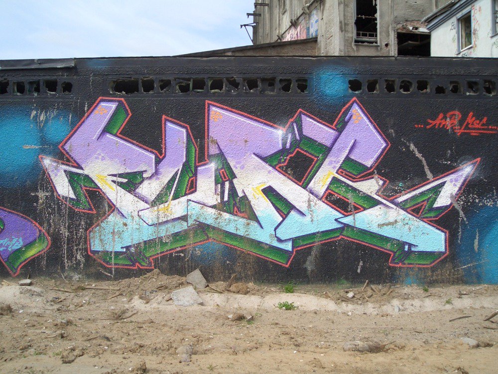 Graffiti Wall - Photo by Marieundjana - fnak