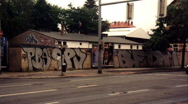Graffiti Bombing - Photo by Marieundjana - pbs, qsk, btc