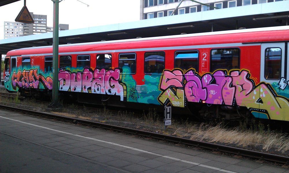 Graffiti Train - Photo by Marieundjana - cyal, duraq, saur