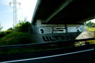 Graffiti Bombing - Photo by Marieundjana - qsk