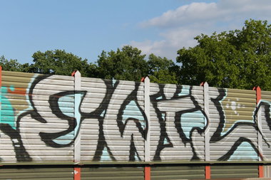 Graffiti Bombing - Photo by Marieundjana - ewil