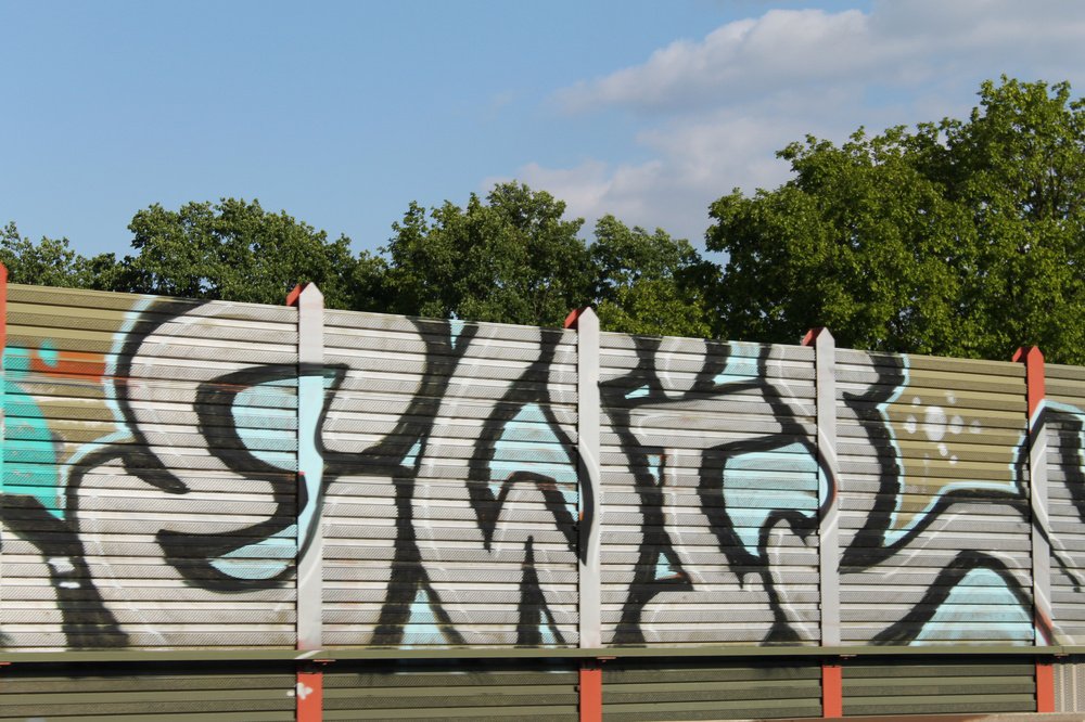 Graffiti Bombing - Photo by Marieundjana - ewil