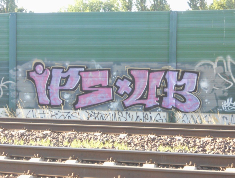 Graffiti Bombing - Photo by Marieundjana - ips, ub