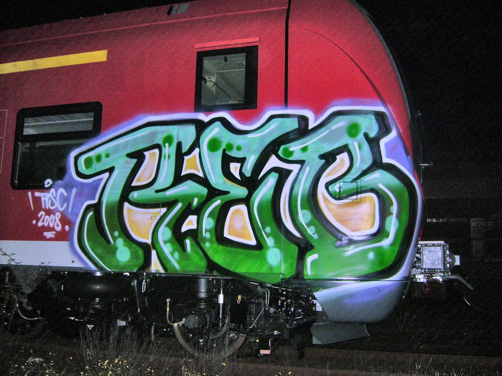Graffiti Train - Photo by Marieundjana - reb