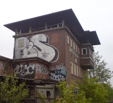 Graffiti Bombing - Photo by Marieundjana - pbs