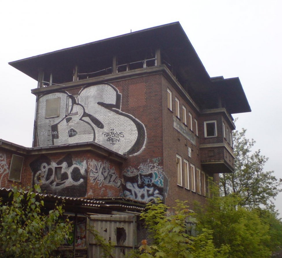 Graffiti Bombing - Photo by Marieundjana - pbs