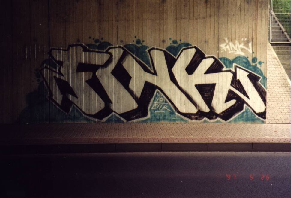 Graffiti Bombing - Photo by Marieundjana - fink