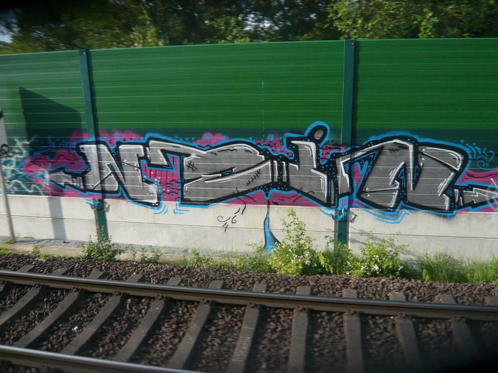 Graffiti Bombing - Photo by Marieundjana - nein