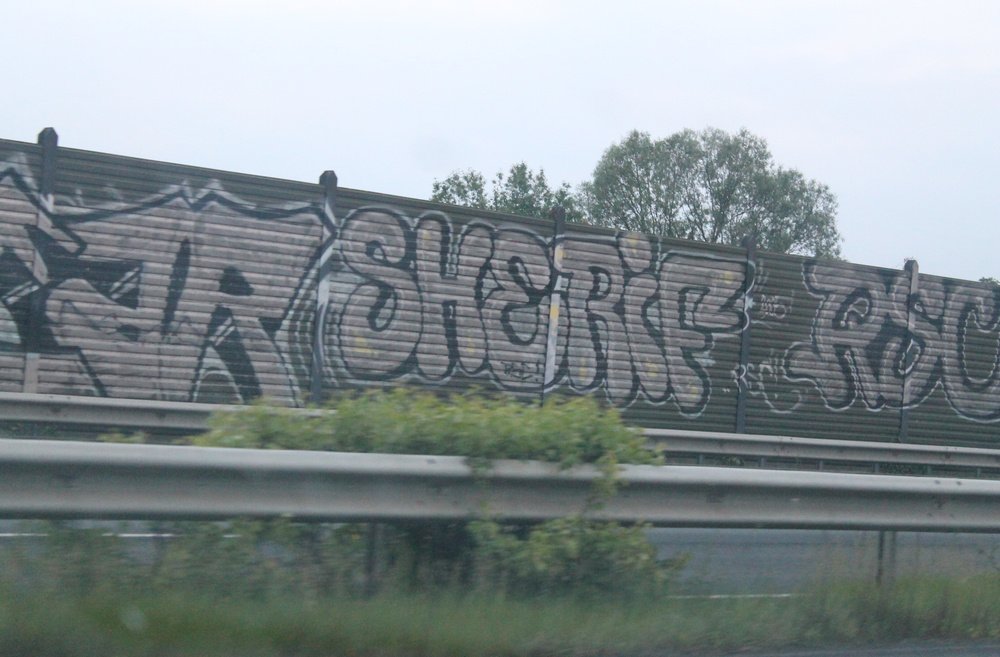 Graffiti Bombing - Photo by Marieundjana