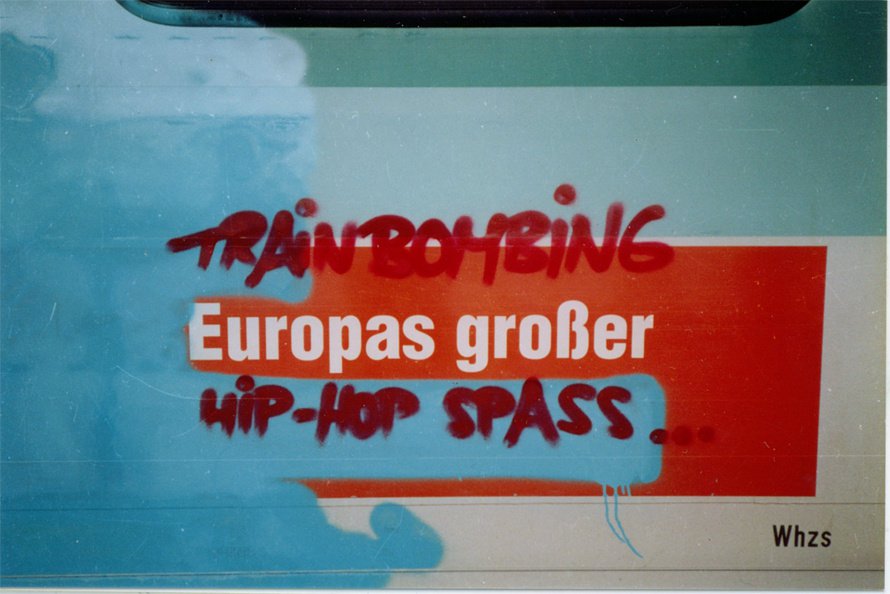 Graffiti Artwork - Photo by Marieundjana