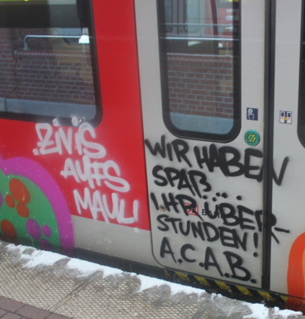 Graffiti Artwork - Photo by Marieundjana