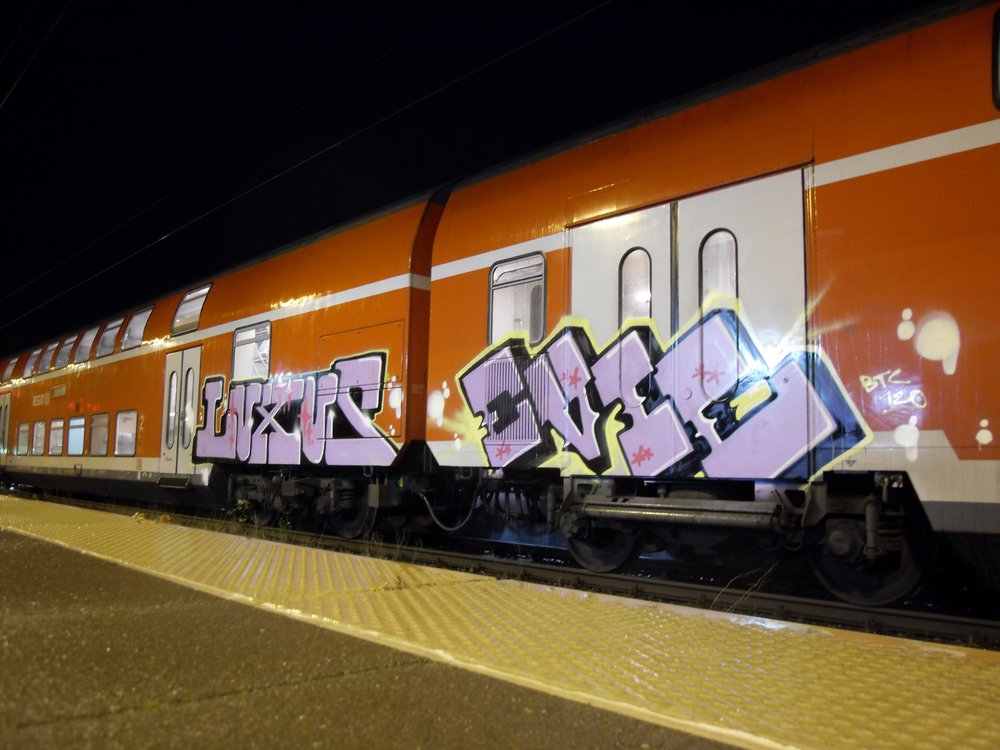 Graffiti Train - Photo by Marieundjana - luxus, evil, btc
