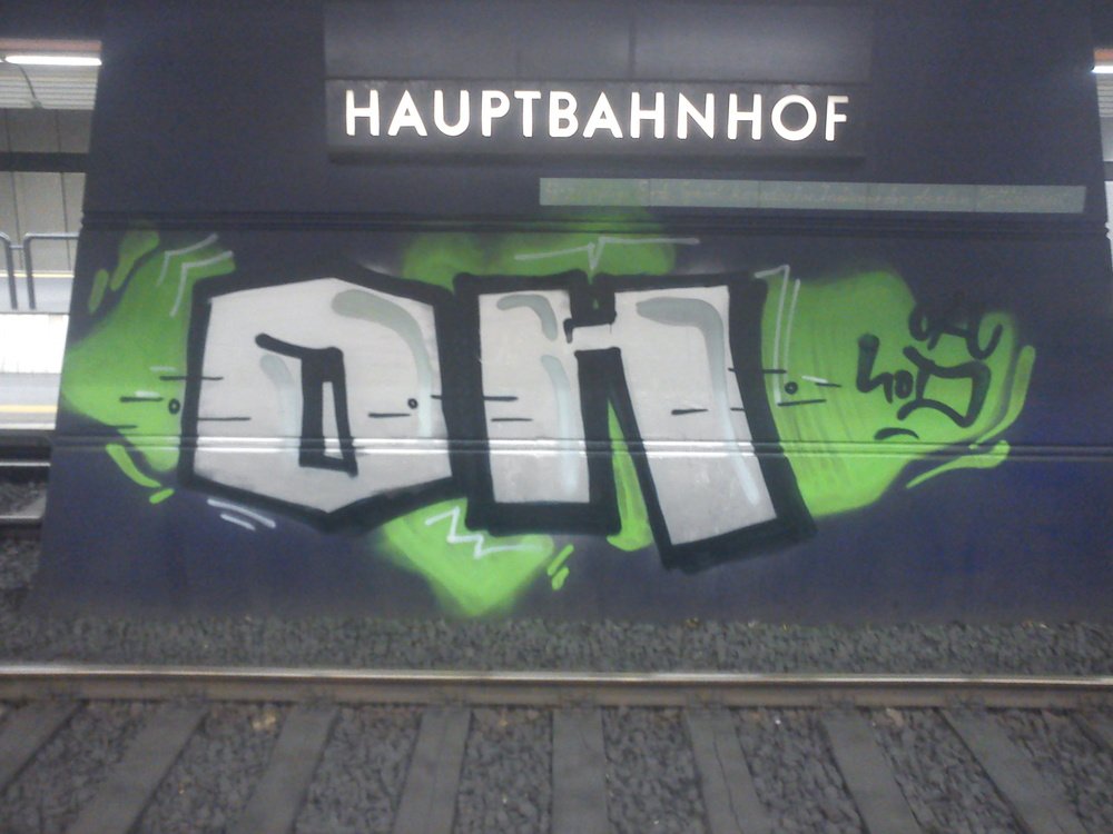 Graffiti Bombing - Photo by Marieundjana - oh