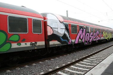 Graffiti Train - Photo by Marieundjana - moses, code