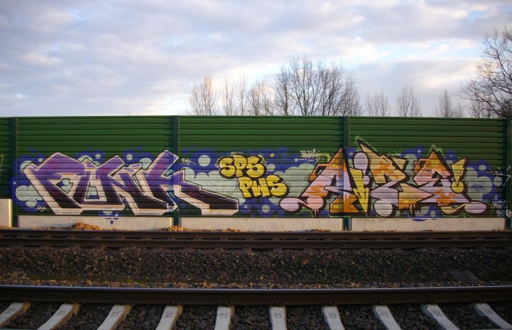 Graffiti Bombing - Photo by Marieundjana - fink, rize