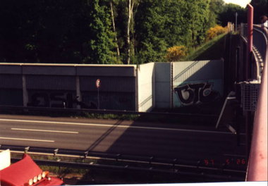 Graffiti Bombing - Photo by Marieundjana - qsk, btc