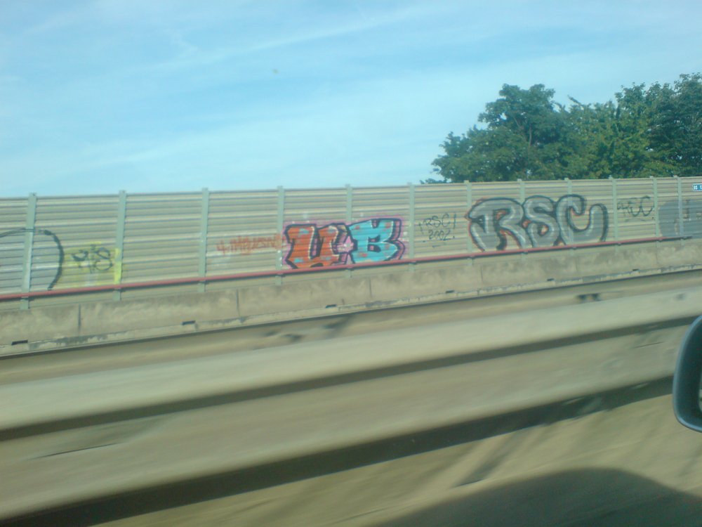 Graffiti Bombing - Photo by Marieundjana - ub, rsc