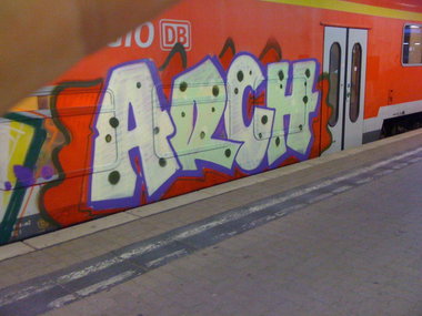 Graffiti Train - Photo by Marieundjana - arch