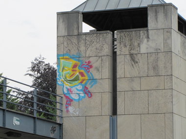 Graffiti Bombing - Photo by Marieundjana - fc