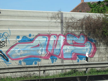 Graffiti Bombing - Photo by Marieundjana - ons