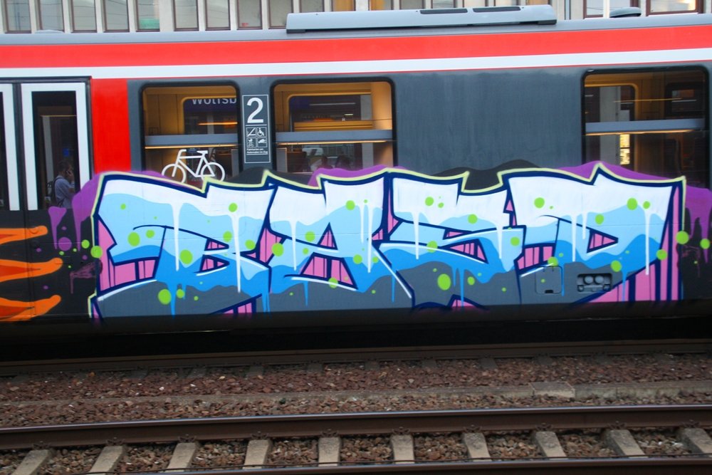 Graffiti Train - Photo by Marieundjana - basd