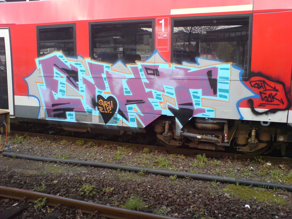 Graffiti Train - Photo by Marieundjana - eiht
