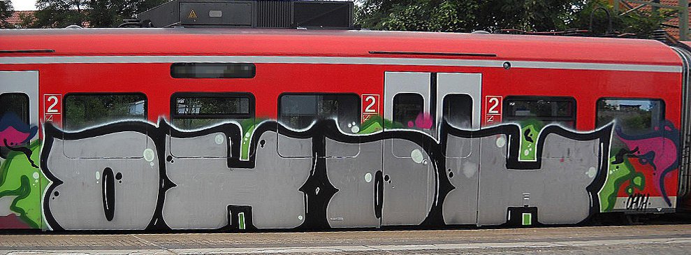 Graffiti Train - Photo by Marieundjana - ohoh