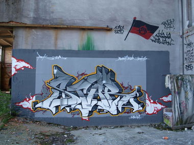 Graffiti Wall - Photo by Marieundjana - star