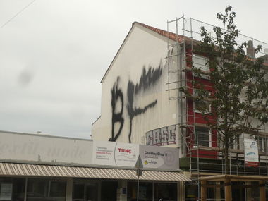 Graffiti Artwork - Photo by Marieundjana - case, bf