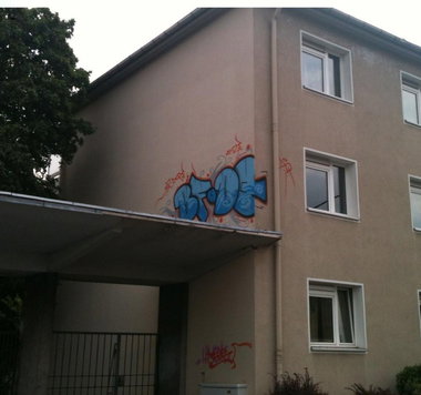 Graffiti Bombing - Photo by Marieundjana - bf, dq
