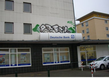 Graffiti Bombing - Photo by Marieundjana - dq, fc