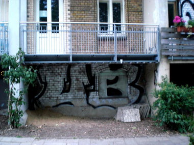 Graffiti Bombing - Photo by Marieundjana - ub, ultras