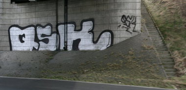 Graffiti Bombing - Photo by Marieundjana - qsk