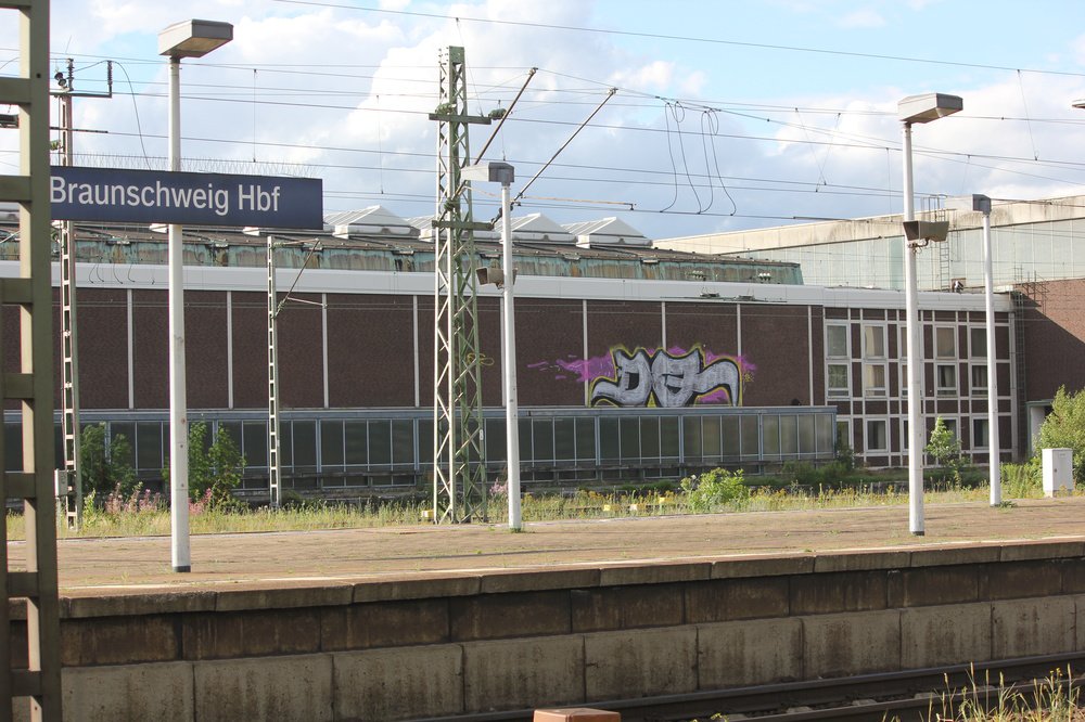 Graffiti Bombing - Photo by Marieundjana - dq