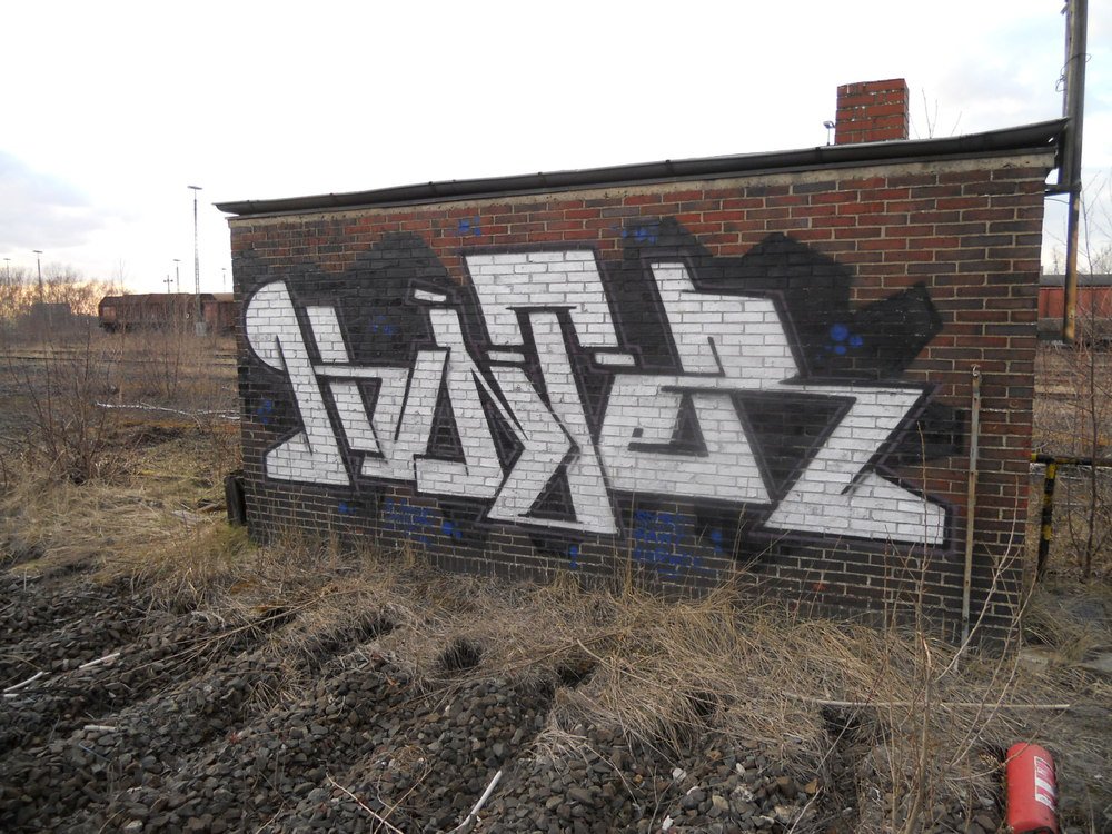 Graffiti Bombing - Photo by Marieundjana - hunter