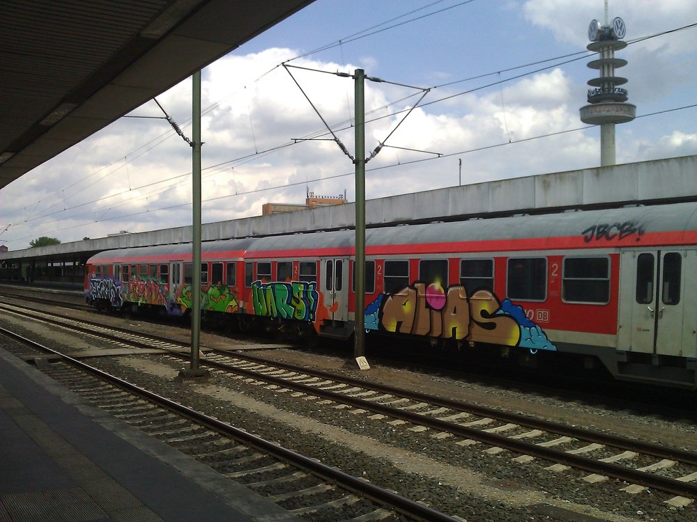 Graffiti Train - Photo by Marieundjana - wars, alias