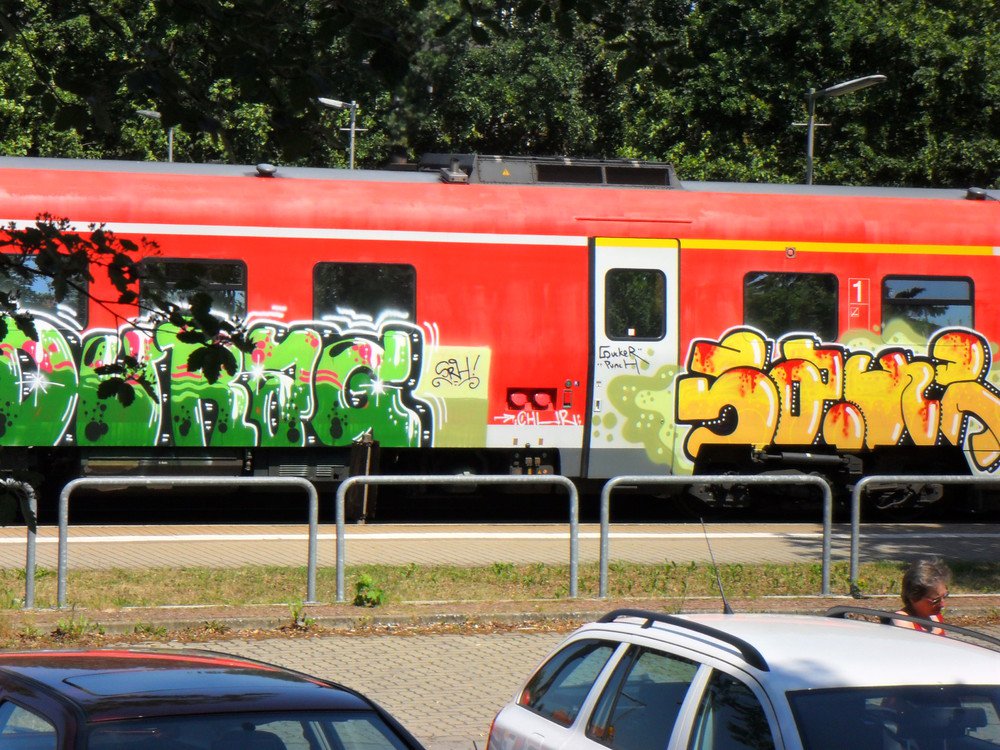Graffiti Train - Photo by Marieundjana - duraq, sour