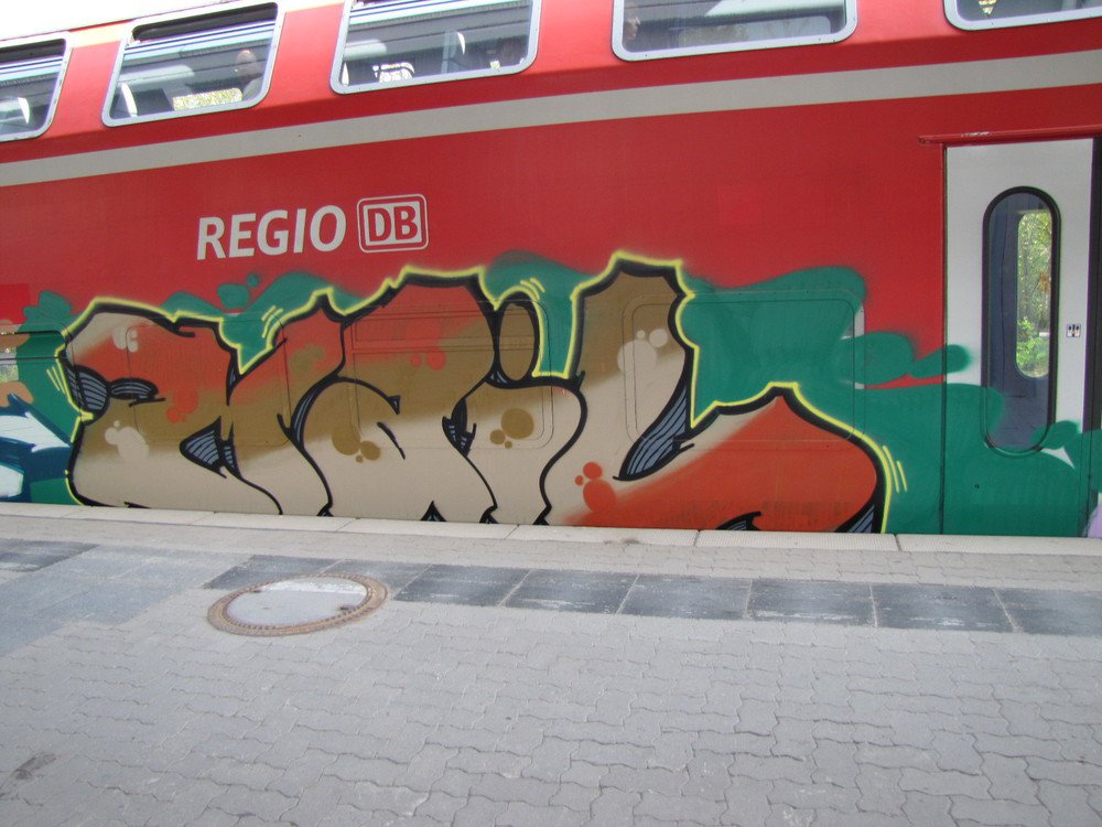 Graffiti Train - Photo by Marieundjana - mail