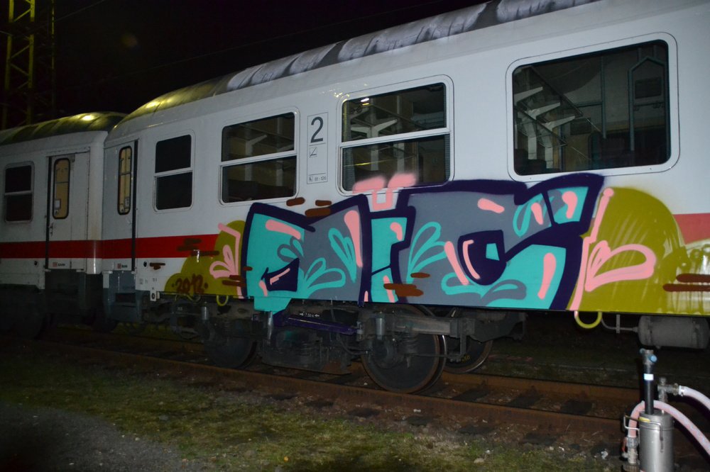 Graffiti Train - Photo by Marieundjana - org