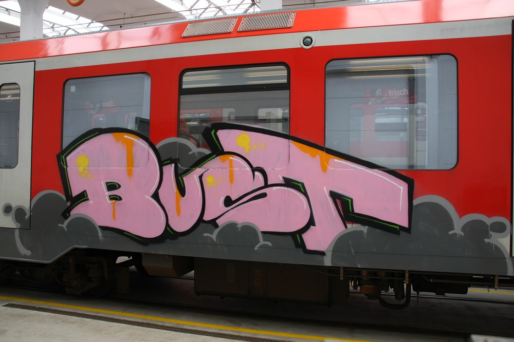 Graffiti Train - Photo by Marieundjana