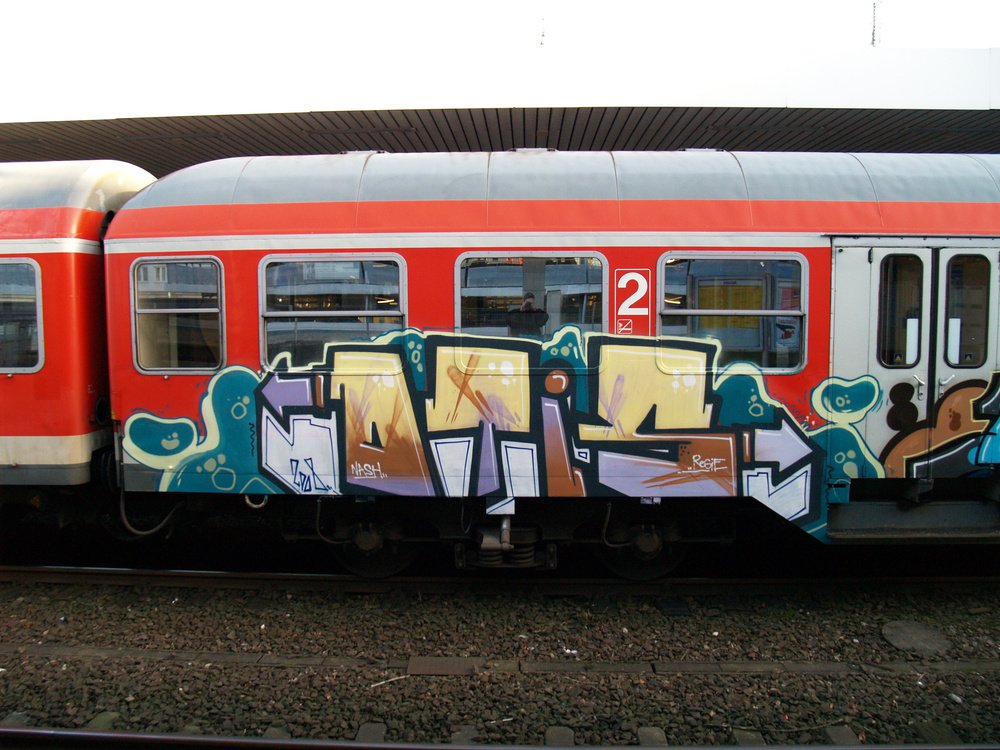 Graffiti Train - Photo by Marieundjana - otis