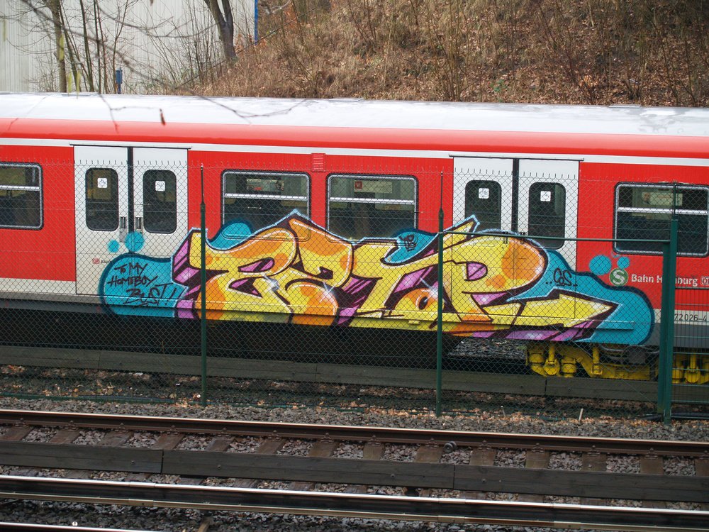 Graffiti Train - Photo by Marieundjana - zztop