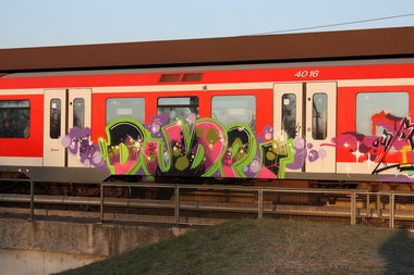 Graffiti Train - Photo by Marieundjana - dude